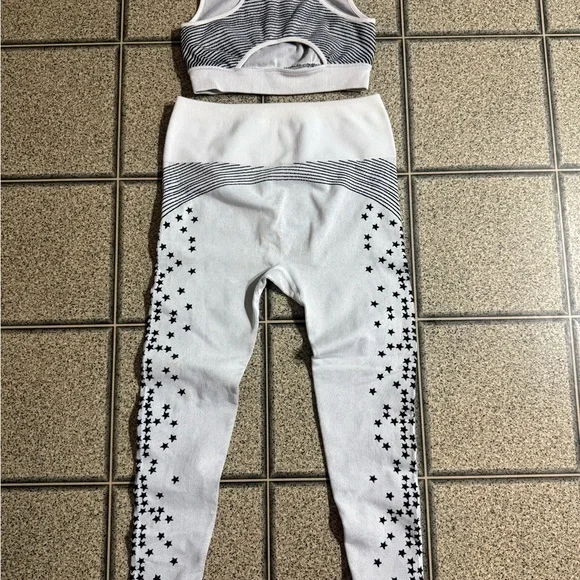 Fabletics Women's Black and White Star Patterned Activewear Set - Picture 2 of 2